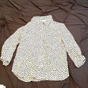 White with black polka dots . Med 3 qtr length sleeve blouse. Barely worn.